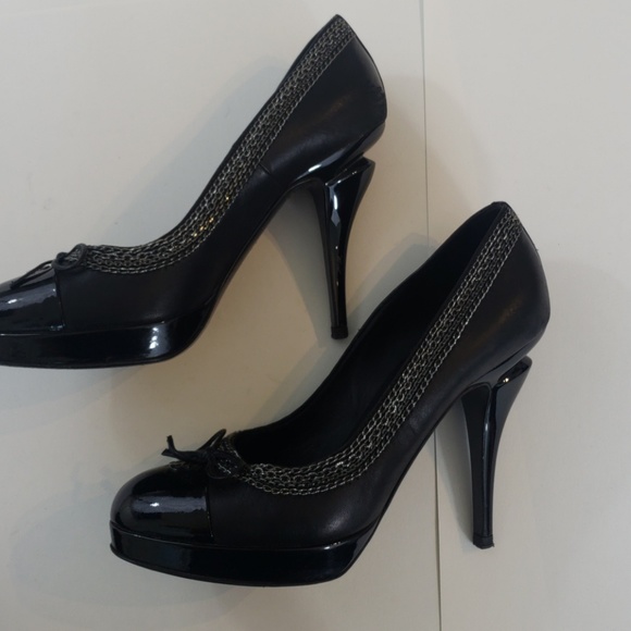 Chanel Escarpins Limited Edition Noir Heels in Amazing Condition - Picture 3 of 10
